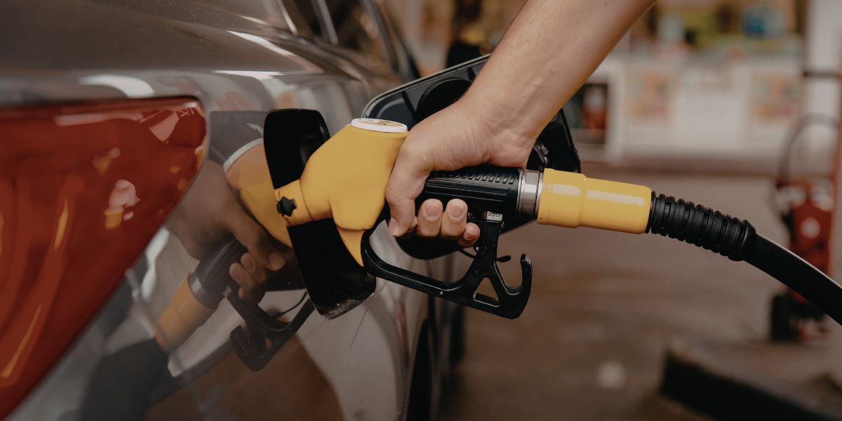a petrol pump adding fuel to a car used on a blog about the ato providing fuel cost relief to businesses