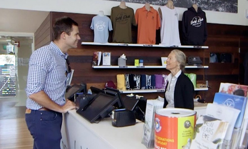 gold coast business accountant with a client